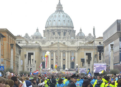 San Pietro regno degli abusivi. È guerra a saltafila e ambulanti