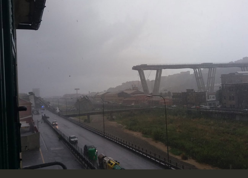 Genova ponte crollato: si temono oltre 50 morti. Pilone a rischio,632 sfollati Genova ponte crollato: si temono oltre 50 morti. Pilone a rischio,632 sfollati