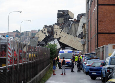 Genova, il governo: “Colpa di Autostrade”. Conte: “Revocheremo concessione”
