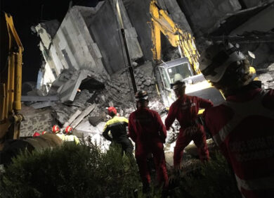 Genova, beffa nell’ora del lutto: da Autostrade per l’Italia niente dimissioni
