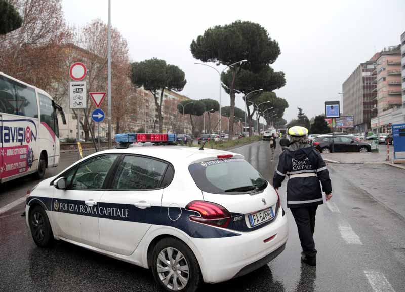 Roma, turista scozzese travolta e uccisa da un’auto alla Romanina Roma, turista scozzese travolta e uccisa da un’auto alla Romanina
