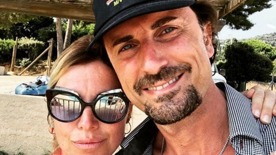Crollo ponte Genova, polemica sul selfie di Toninelli al mare Crollo ponte Genova, polemica sul selfie di Toninelli al mare