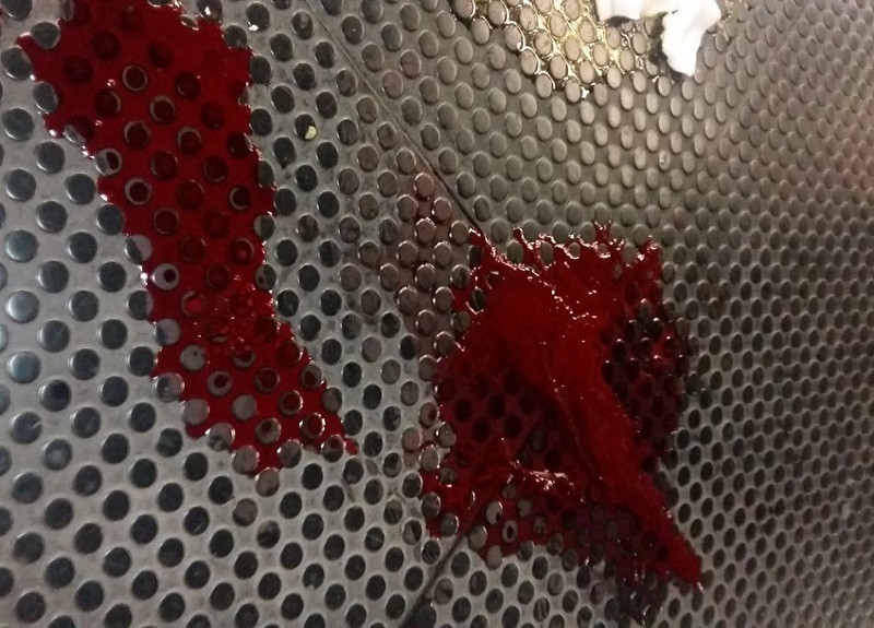 Atm, mattatoio a Pasteur: prima la fuga, poi le coltellate. FOTO Atm, mattatoio a Pasteur: prima la fuga, poi le coltellate. FOTO
