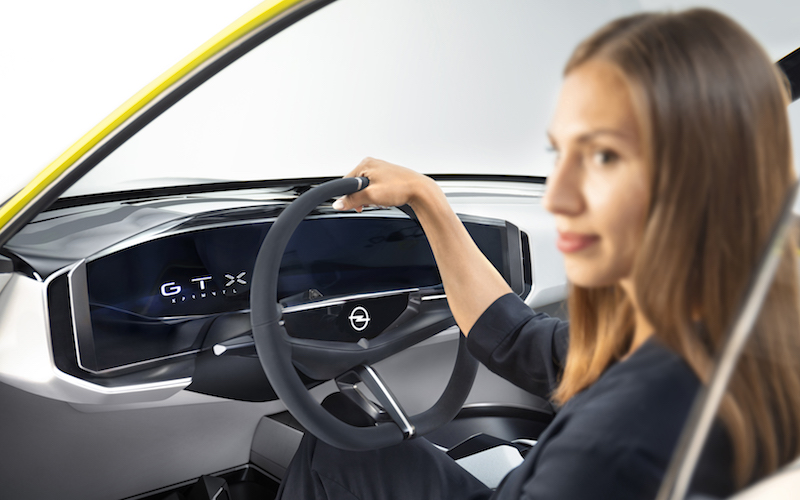 Opel  svela il GT X Experimental il primo SUV compatto elettrico 5 porte