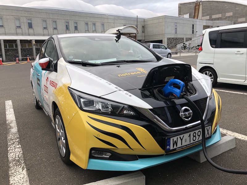 Nissan LEAF percorre 16.000 km a zero emissioni dalla Polonia al Giappone Nissan LEAF percorre 16.000 km a zero emissioni dalla Polonia al Giappone