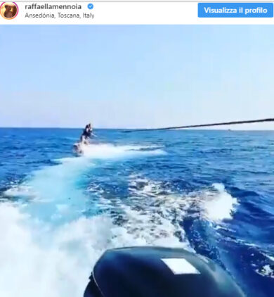 Maria De Filippi regina delle onde. DE FILIPPI SHOW CON IL WAKEBOARD