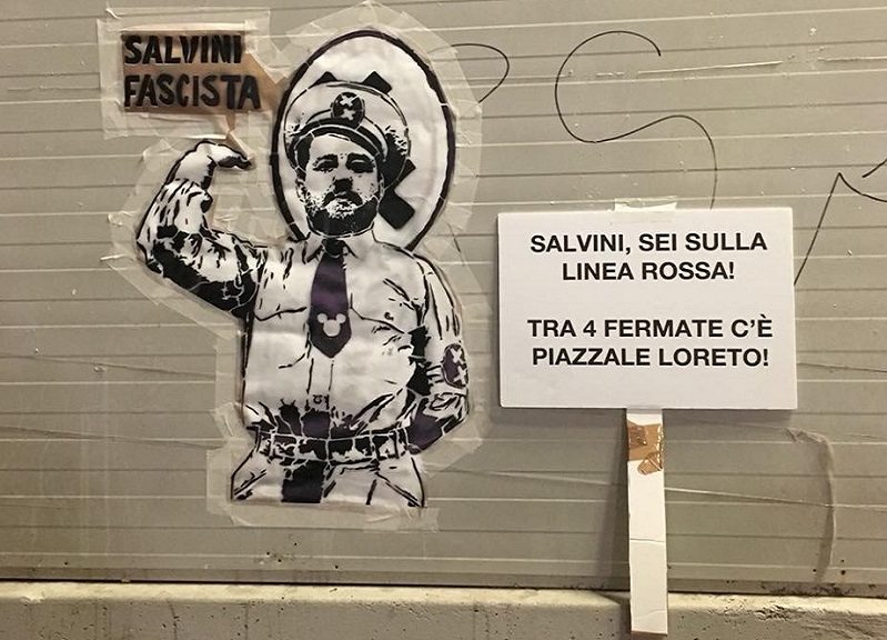Milano, cartelli anti-Salvini al corteo: “Sei vicino a piazzale Loreto…” Milano, cartelli anti-Salvini al corteo: “Sei vicino a piazzale Loreto…”