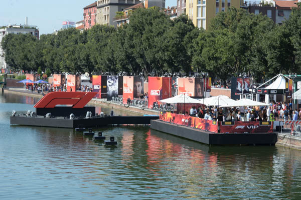 Vettel e Raikkonen con FERRARI F1 show pubblico alla Darsena Vettel e Raikkonen con FERRARI F1 show pubblico alla Darsena