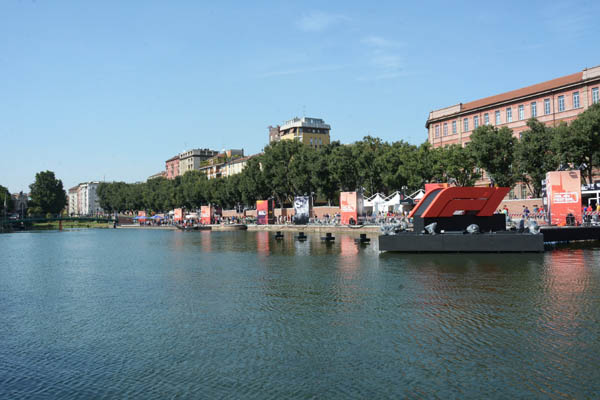 Vettel e Raikkonen con FERRARI F1 show pubblico alla Darsena Vettel e Raikkonen con FERRARI F1 show pubblico alla Darsena