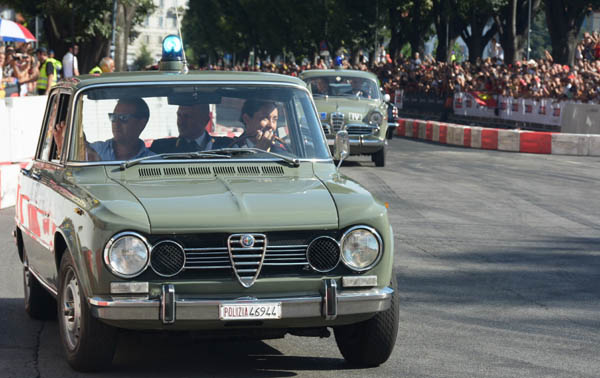 Vettel e Raikkonen con FERRARI F1 show pubblico alla Darsena Vettel e Raikkonen con FERRARI F1 show pubblico alla Darsena