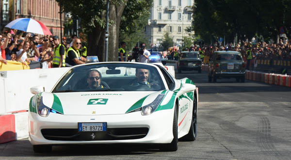 Vettel e Raikkonen con FERRARI F1 show pubblico alla Darsena Vettel e Raikkonen con FERRARI F1 show pubblico alla Darsena