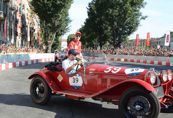 Vettel e Raikkonen con FERRARI F1 show pubblico alla Darsena Vettel e Raikkonen con FERRARI F1 show pubblico alla Darsena