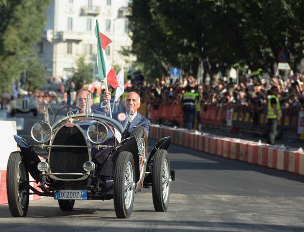 Vettel e Raikkonen con FERRARI F1 show pubblico alla Darsena Vettel e Raikkonen con FERRARI F1 show pubblico alla Darsena