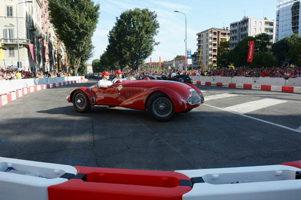 Vettel e Raikkonen con FERRARI F1 show pubblico alla Darsena Vettel e Raikkonen con FERRARI F1 show pubblico alla Darsena
