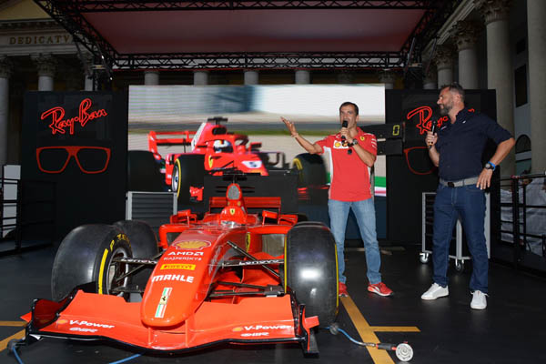 Sebastian Vettel e Ray-Ban al simulatore pit-stop Sebastian Vettel e Ray-Ban al simulatore pit-stop