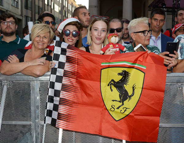 Sebastian Vettel e Ray-Ban al simulatore pit-stop Sebastian Vettel e Ray-Ban al simulatore pit-stop