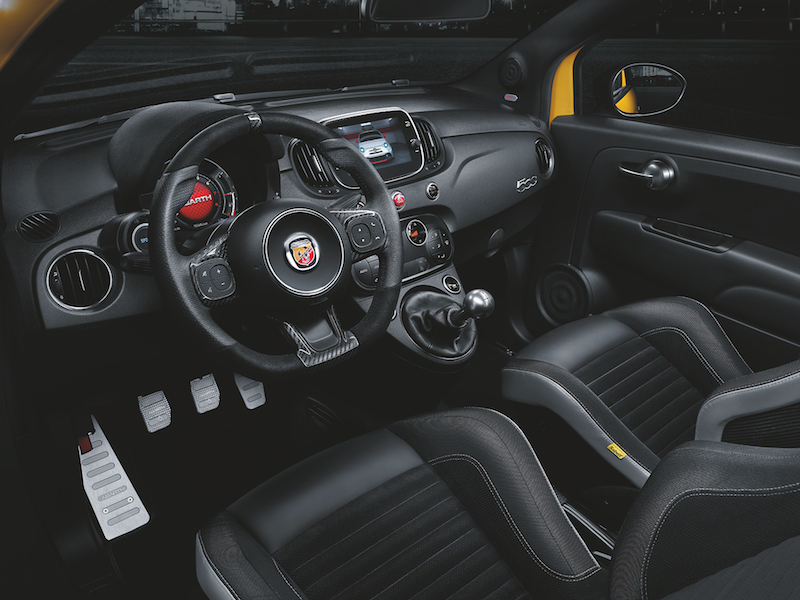 Abarth presenta la nuova gamma 595 Abarth presenta la nuova gamma 595
