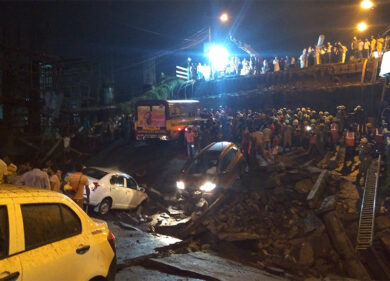 Calcutta come Genova: crolla il ponte Majerhat, ma non ci sono morti