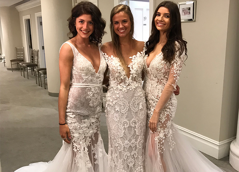 Abito da sposa, a Venezia parroco contro le spose scollate: “Paghino di più” Abito da sposa, a Venezia parroco contro le spose scollate: “Paghino di più”