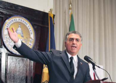 Dopo Khamenei, Pezeshkian e i vertici giudiziari gestiranno il vuoto di potere. Pahlavi: “L’ora della libertà è vicina”