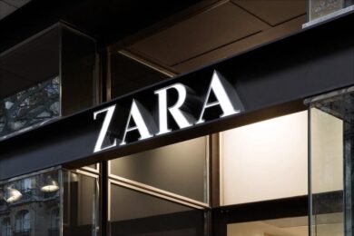Zara riapre a Milano: specchi interattivi e angolo per gli acquisti online