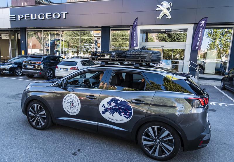 Sulle orme della “Via della Seta” con una Peugeot 3008 di serie Sulle orme della “Via della Seta” con una Peugeot 3008 di serie