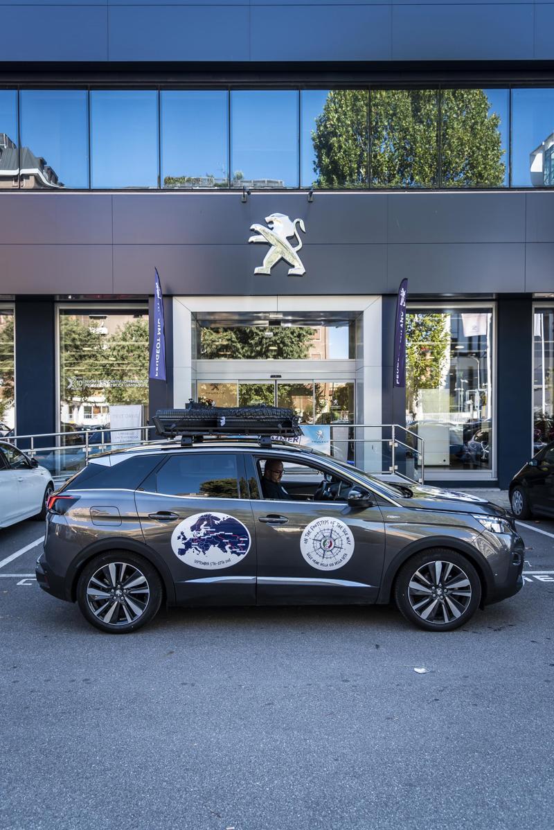 Sulle orme della “Via della Seta” con una Peugeot 3008 di serie Sulle orme della “Via della Seta” con una Peugeot 3008 di serie