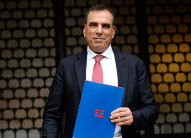 Tim, Genish (per ora) resta. Ma si scalda Gubitosi