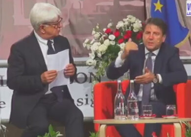 Ceglie, il premier Conte e il gioco della torre: “Boschi o Carfagna?”. VIDEO