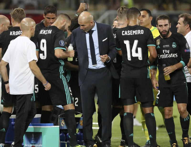 Zidane: ‘Presto torno ad allenare’. Trema Mourinho al Manchester United, ma… Zidane: ‘Presto torno ad allenare’. Trema Mourinho al Manchester United, ma…