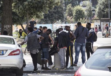 Stranieri, boom di reati: furti, rapine, violenze sessuali, omicidi in aumento