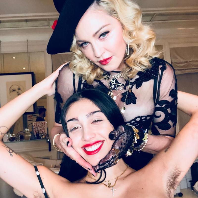 Madonna, la figlia Lourdes dà “scandalo” alla sua prima sfilata. Foto Madonna, la figlia Lourdes dà “scandalo” alla sua prima sfilata. Foto