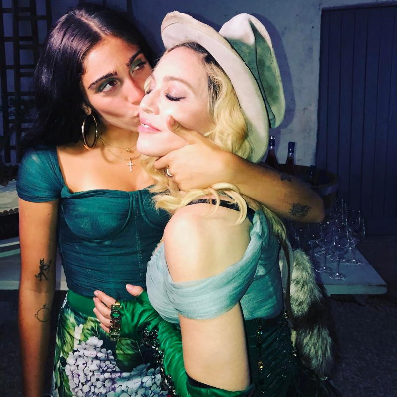 Madonna, la figlia Lourdes dà “scandalo” alla sua prima sfilata. Foto Madonna, la figlia Lourdes dà “scandalo” alla sua prima sfilata. Foto