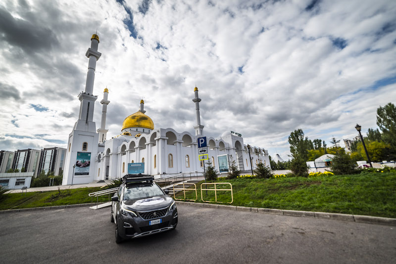 Sulle orme della Via della Seta, la Peugeot 3008 arriva a Astana (Kazakistan) Sulle orme della Via della Seta, la Peugeot 3008 arriva a Astana (Kazakistan)