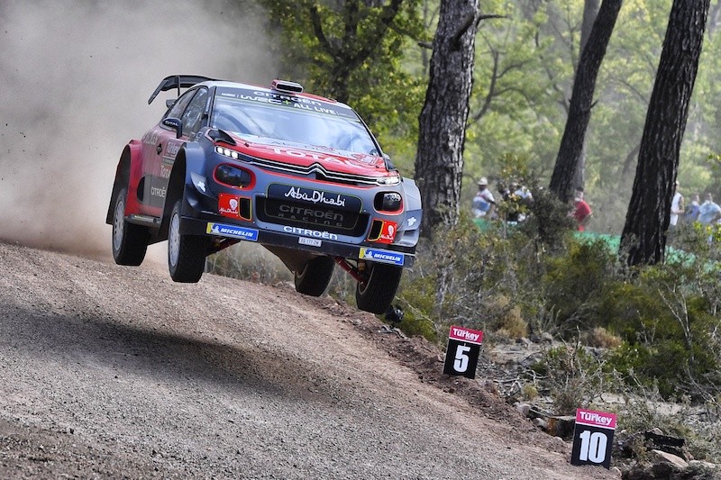 Le Citroen C3 WRC prendono confidenza con il difficile percorso