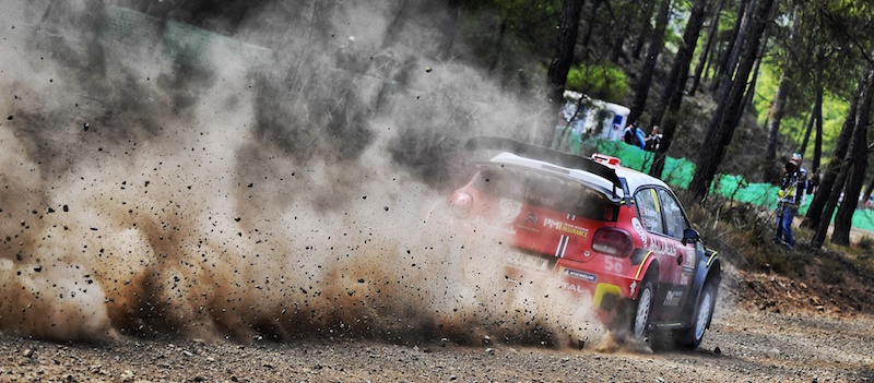 Le Citroen C3 WRC prendono confidenza con il difficile percorso