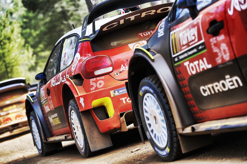 Le Citroen C3 WRC prendono confidenza con il difficile percorso