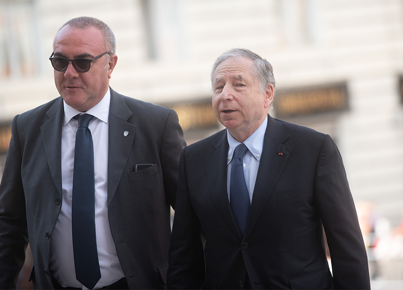 Marchionne, duomo di Torino gremito per l’omaggio al manager Marchionne, duomo di Torino gremito per l’omaggio al manager