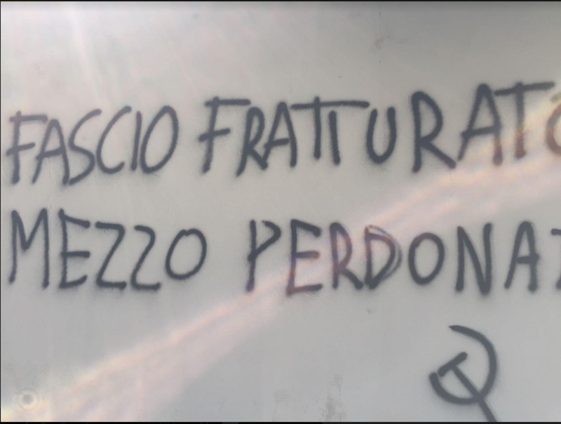 Roma, gli antifascisti imbrattano Casal Bruciato contro CasaPound – FOTO Roma, gli antifascisti imbrattano Casal Bruciato contro CasaPound – FOTO