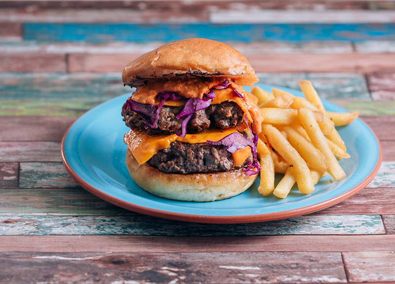 Cheeseburger, oltre 200 tonnellate ordinate nel 2018. C’è pure veg e col pesce Cheeseburger, oltre 200 tonnellate ordinate nel 2018. C’è pure veg e col pesce