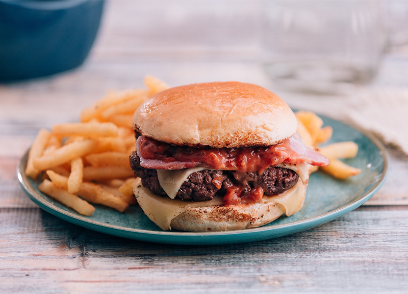 Cheeseburger, oltre 200 tonnellate ordinate nel 2018. C’è pure veg e col pesce Cheeseburger, oltre 200 tonnellate ordinate nel 2018. C’è pure veg e col pesce
