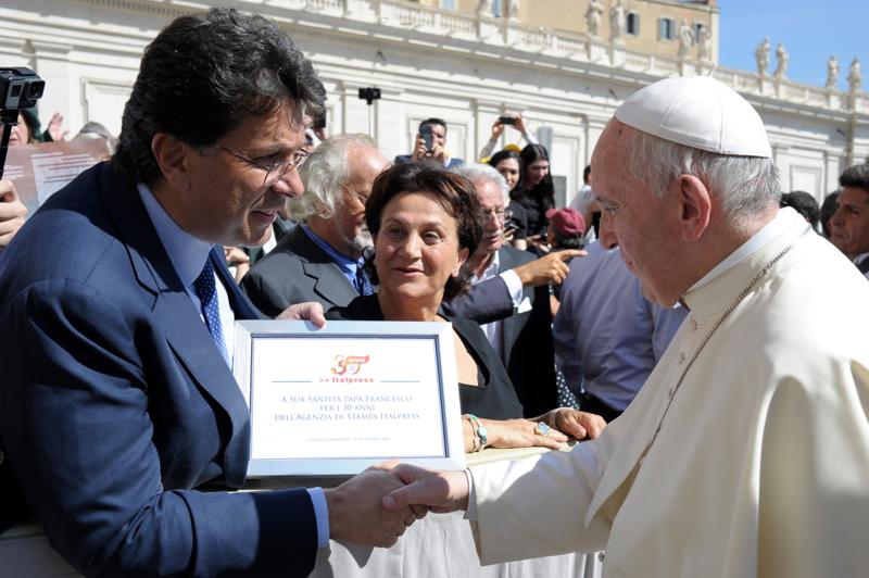 Editoria, i 30 anni dell’Italpress. Papa Francesco riceve la delegazione Editoria, i 30 anni dell’Italpress. Papa Francesco riceve la delegazione