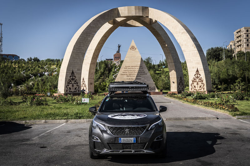 “Sulle orme della Via della Seta”, la Peugeot 3008 arriva a Samarcanda “Sulle orme della Via della Seta”, la Peugeot 3008 arriva a Samarcanda