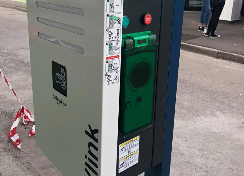 A Napoli una stazione di ricarica per auto elettriche al Secondo Policlinico A Napoli una stazione di ricarica per auto elettriche al Secondo Policlinico