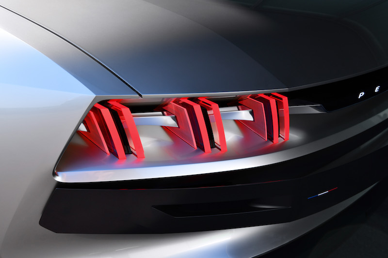 Parte da Parigi il viaggio elettrico della Peugeot e-Legend Concept Parte da Parigi il viaggio elettrico della Peugeot e-Legend Concept