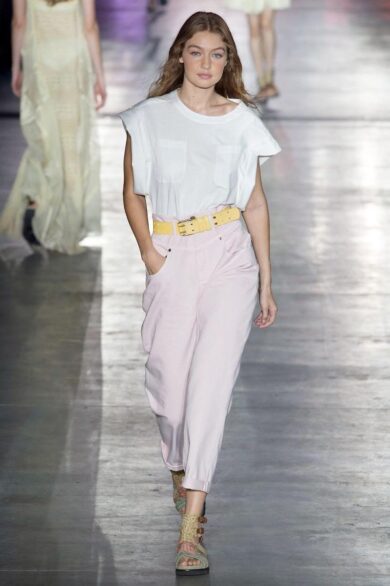 Milano Fashion Week 2019, Moncler innovativo. Alberta Ferretti sensuale e…