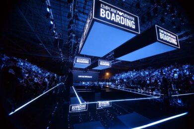 Emporio Armani, parata di vip. Federica Pellegrini sensuale in minigonna. FOTO