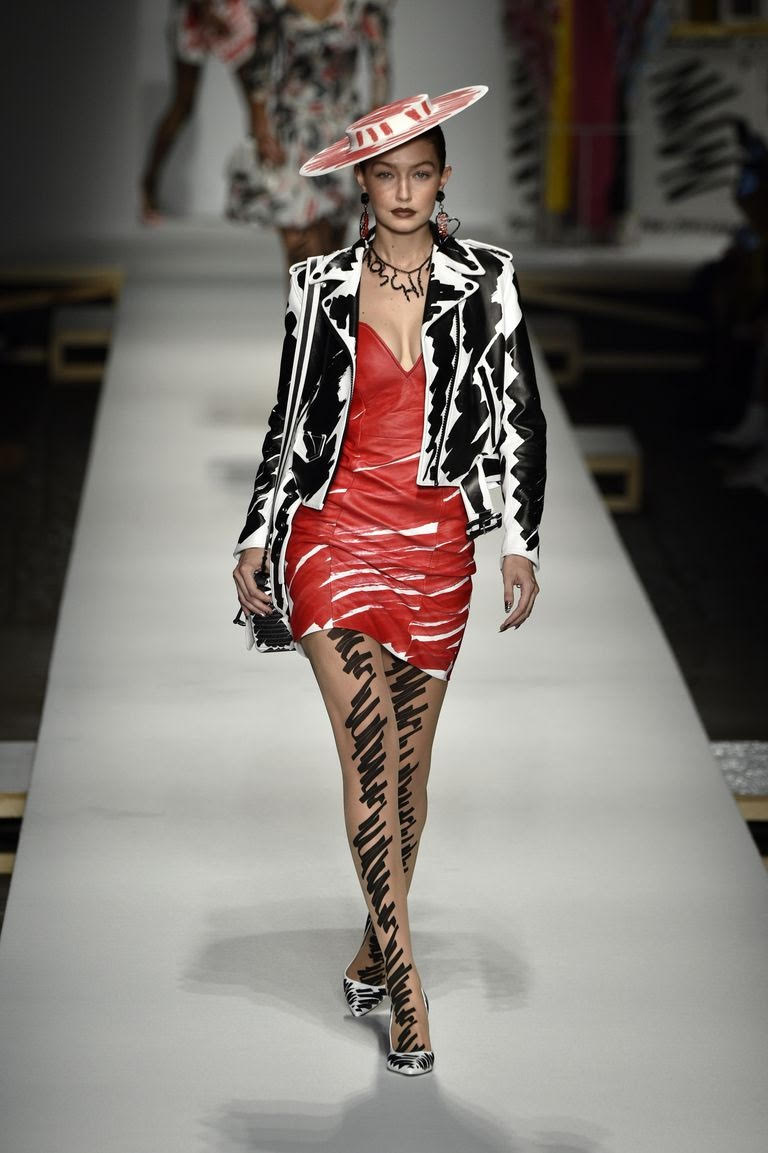 Mfw, Prada e Moschino al top. Oggi Plein e Versace Mfw, Prada e Moschino al top. Oggi Plein e Versace