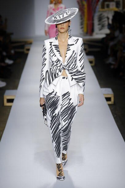 Mfw, Prada e Moschino al top. Oggi Plein e Versace Mfw, Prada e Moschino al top. Oggi Plein e Versace