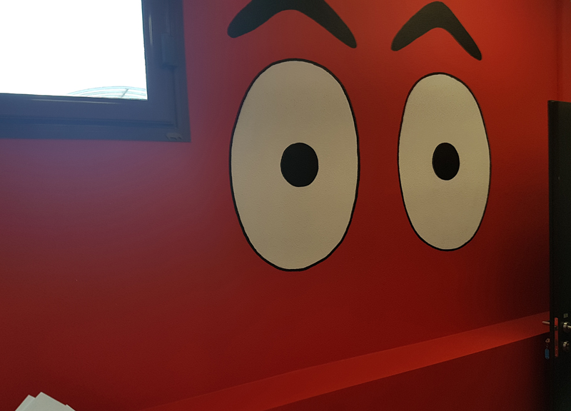 Striscia la Notizia – Affari vi mostra i camerini di Michelle Hunziker, Ezio Greggio, le veline e il Gabibbo Striscia la Notizia – Affari vi mostra i camerini di Michelle Hunziker, Ezio Greggio, le veline e il Gabibbo